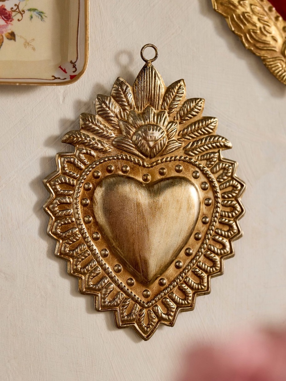 NWT Anthropologie Terrain Burnished Heart Medallion, Golden Wreath Ornament